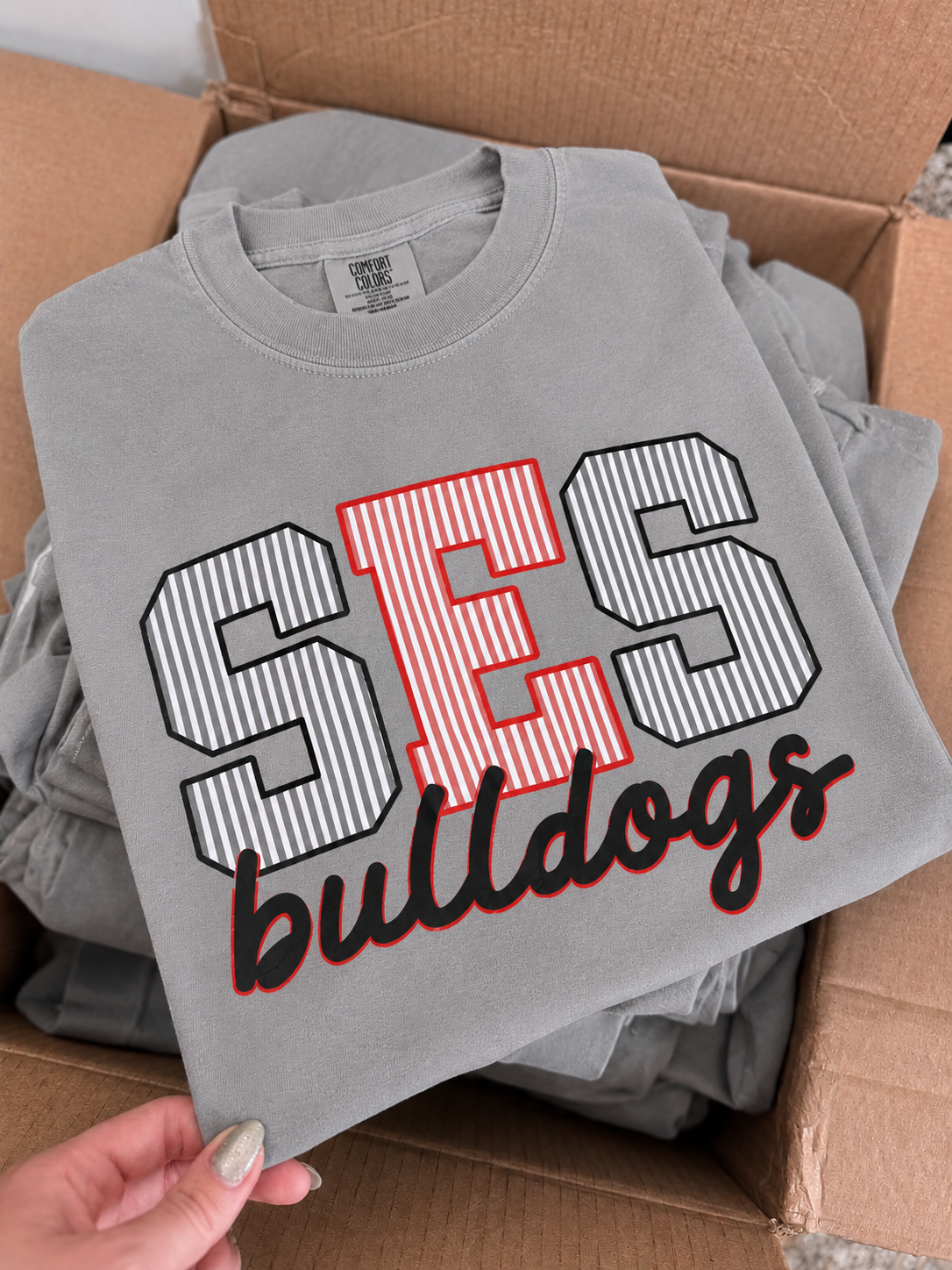 SES BULLDOGS STRIPED MASCOT TEE