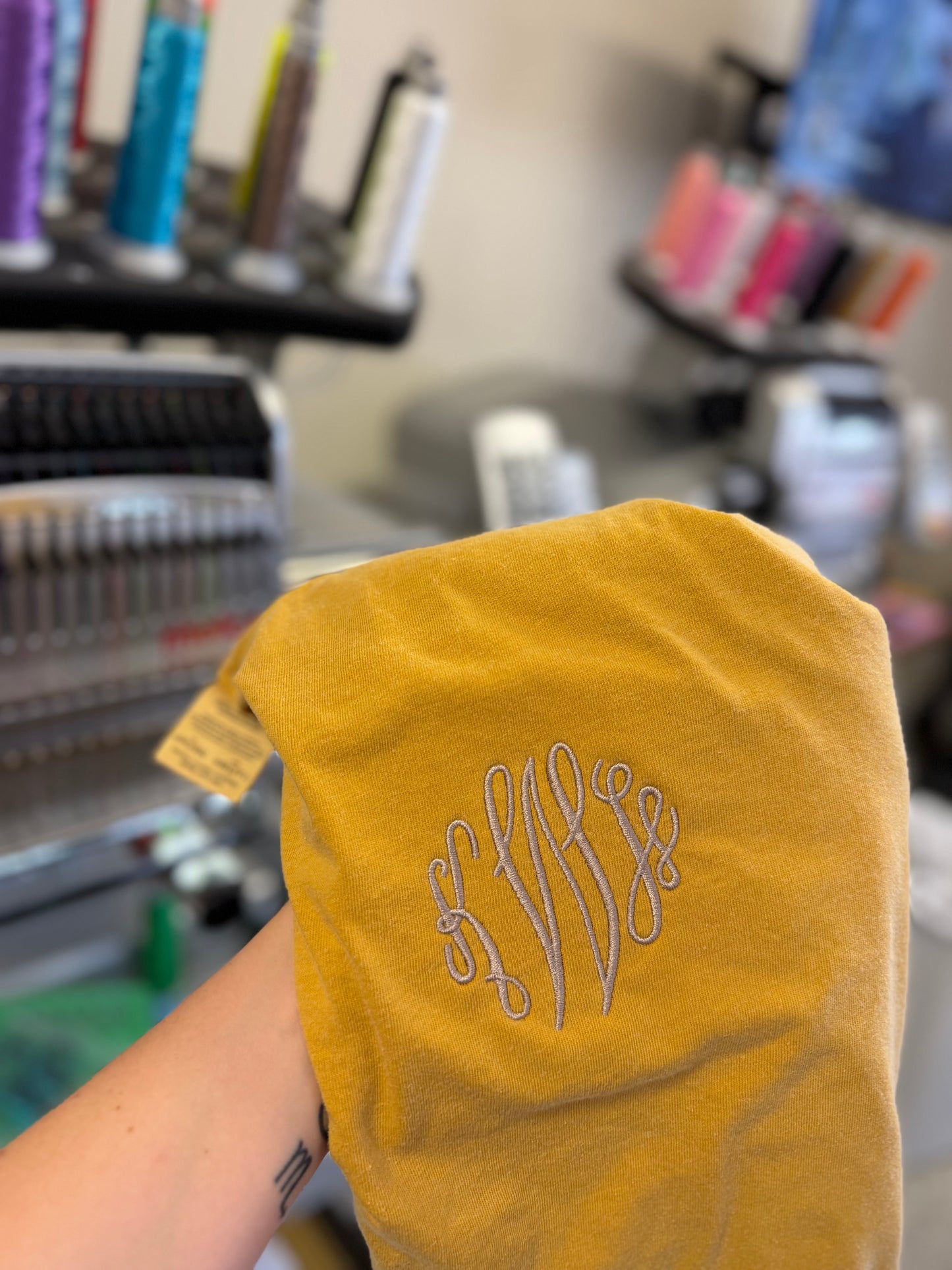 MUSTARD MYSTERY COMFORT COLORS TEE