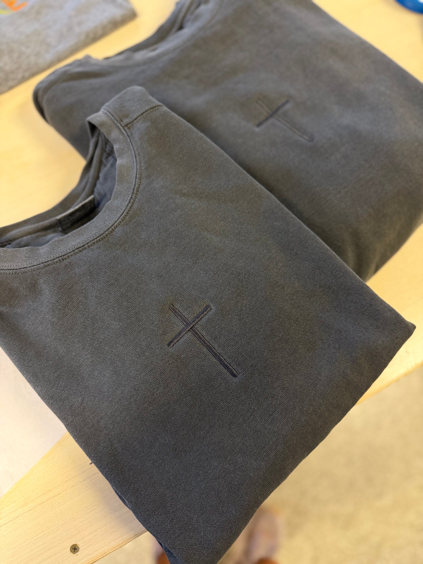 CROSS SWEATSHIRT